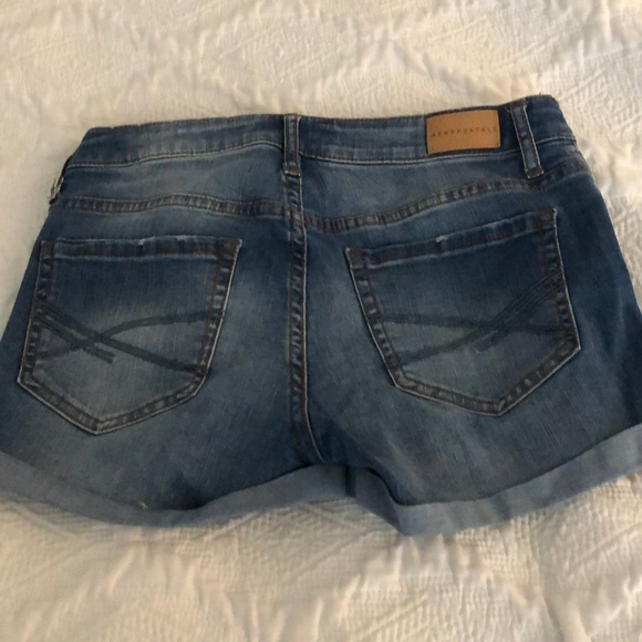 Aeropostale ripped jean shorts - Picture 2 of 3